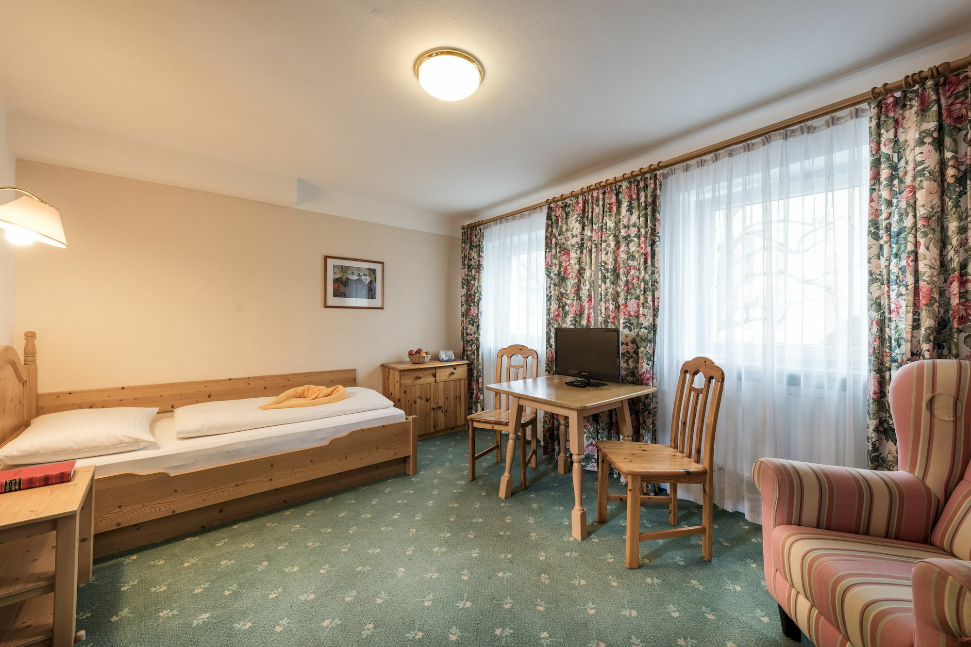 באד הופגסטין Aurora Appartements Inklusive Freiem Thermeneintritt מראה חיצוני תמונה